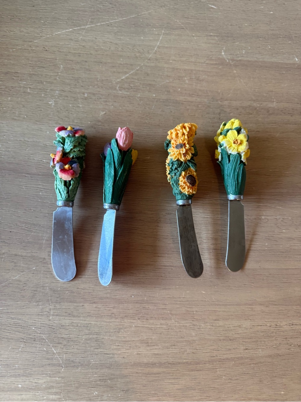 Vintage set of 4 sculptural floral spreaders